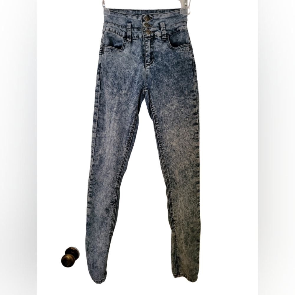 Vintage look. YMI acid wash juniors jeans. Size 0